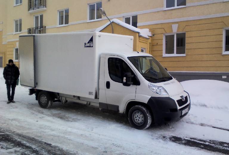 Недорогая перевозка кресел И обшивку ота авто из Санкт-Петербург в Москва